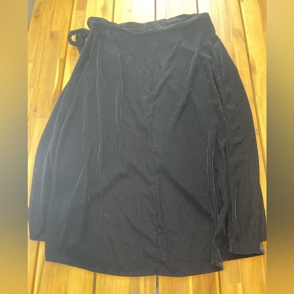 Gap Velvet Wrap Black Ruffle Midi Wrap Skirt Size Small - Picture 5 of 7